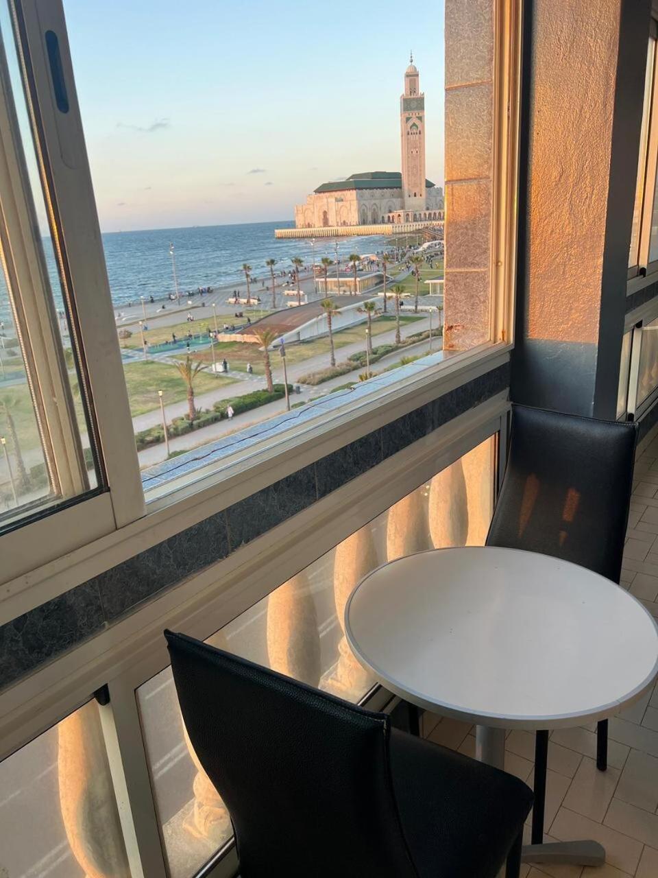Spacious Beachfront Center Apartamento *