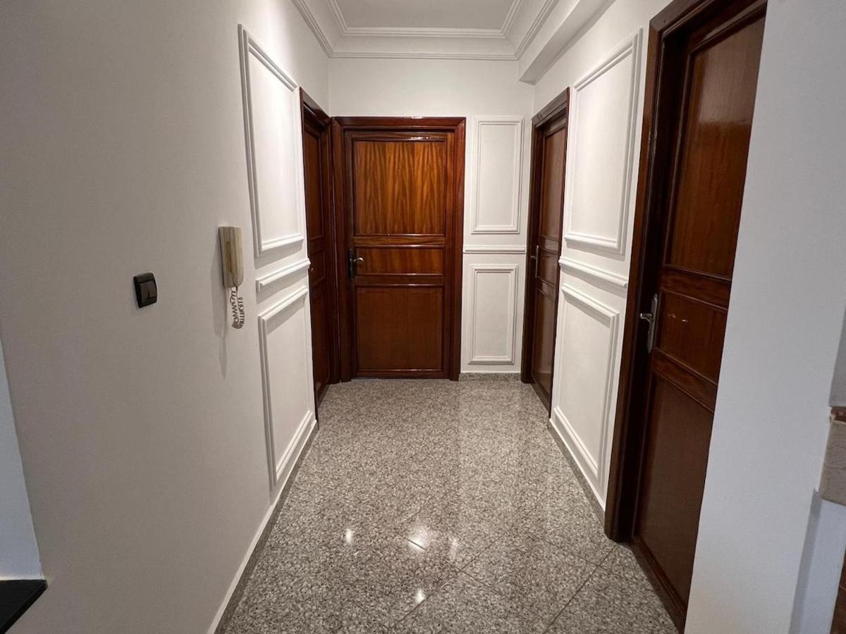 Spacious Beachfront Center Apartamento